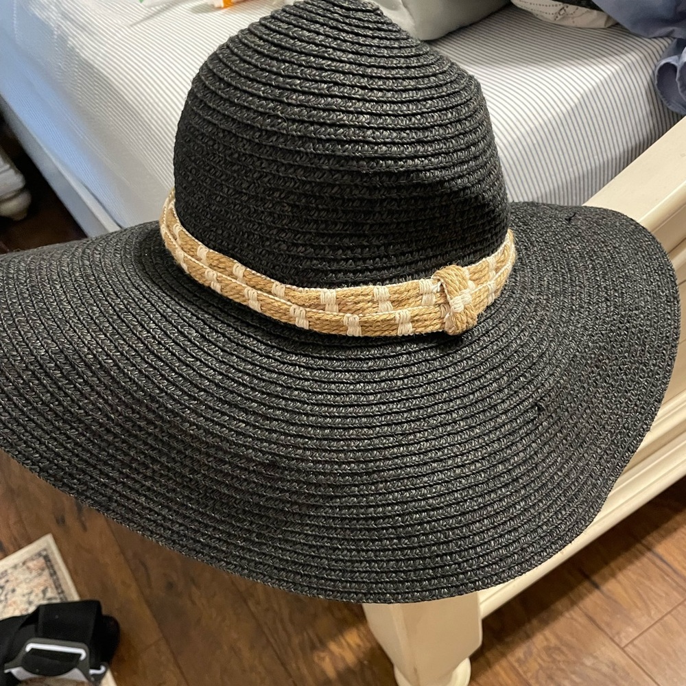 Floppy vacation hat!